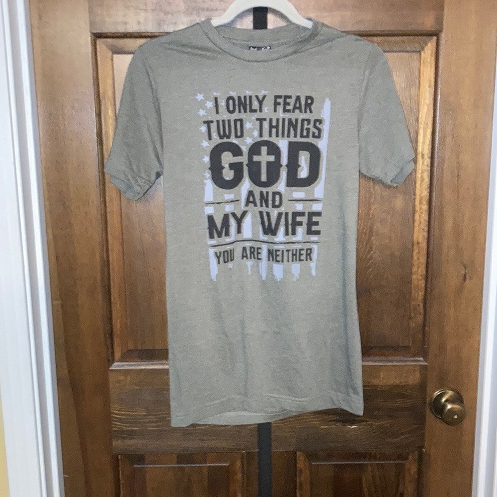 🔥 deal NWOT Men’s Love In Faith Tee Size Sm